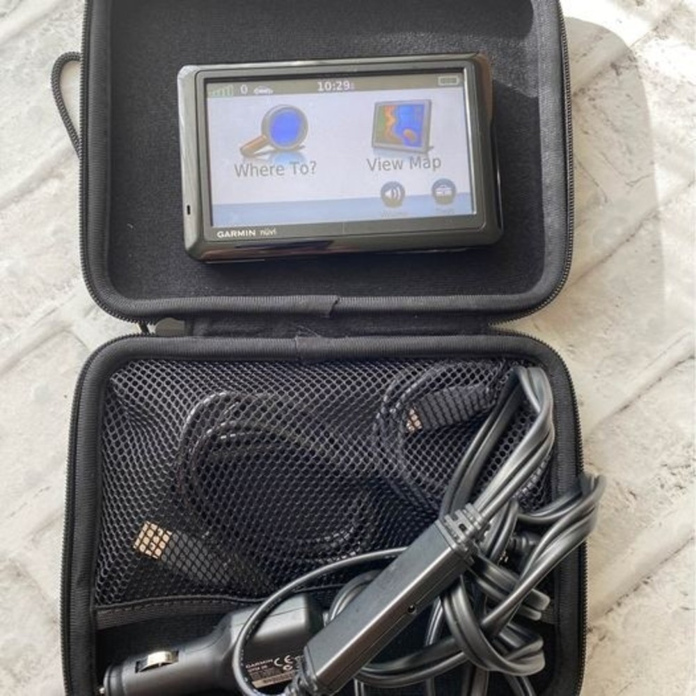 Garmin Nuvi 1490 Bluetooth Portable GPS Navigator